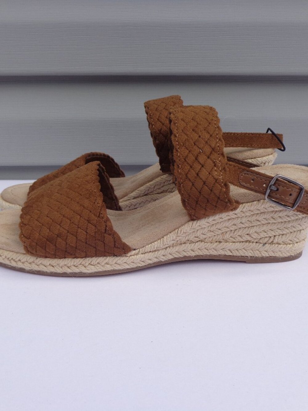 St. Johns Bay LaJolla Wedge Sandals Brown Memory Foam Denim Woven Sz 7.5 New!